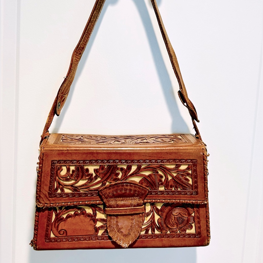 Vintage western artisan rose design hand tooled leather cowgirl handbag